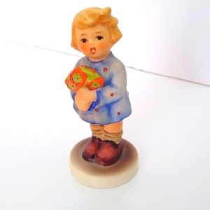 Hummel girl with nosegay #239